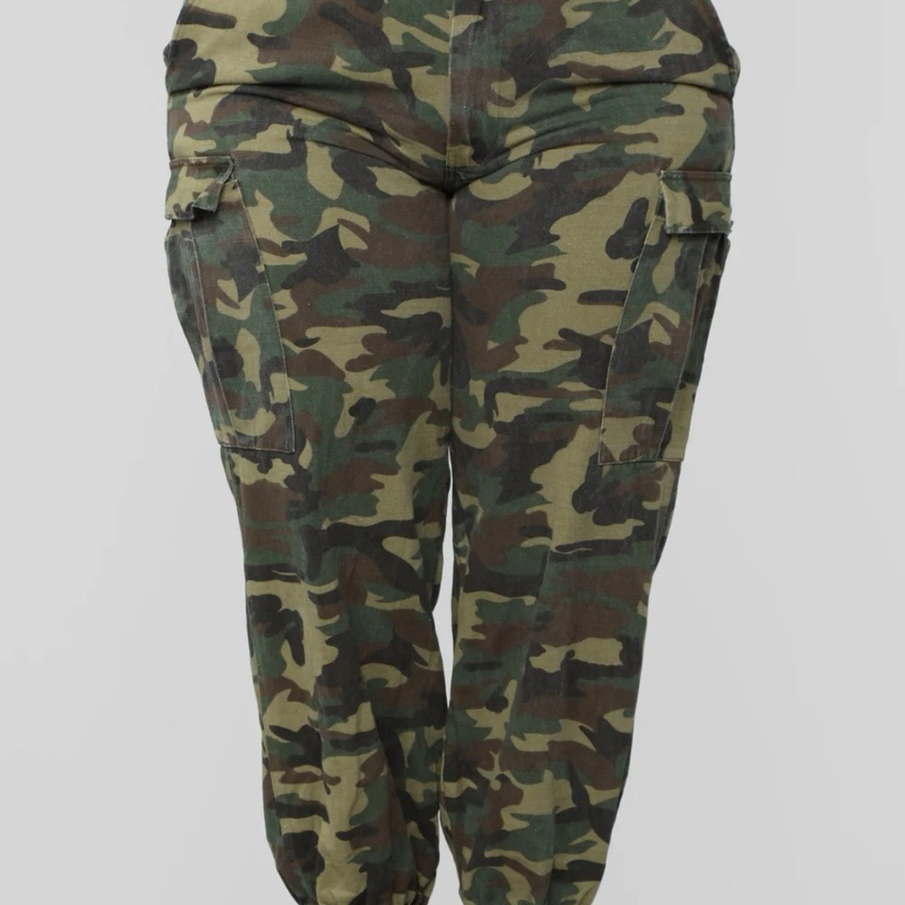 Rocawear Green Camouflage Pants